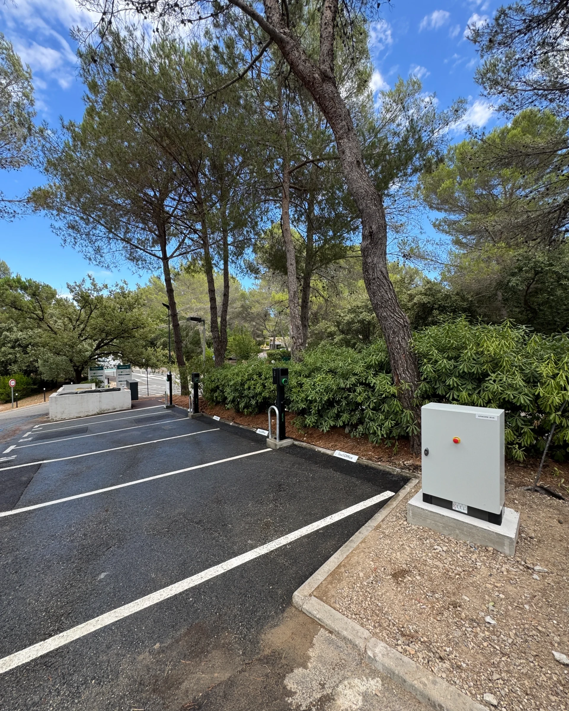 Bornes de recharge pour véhicules électriques – expertise IRVE