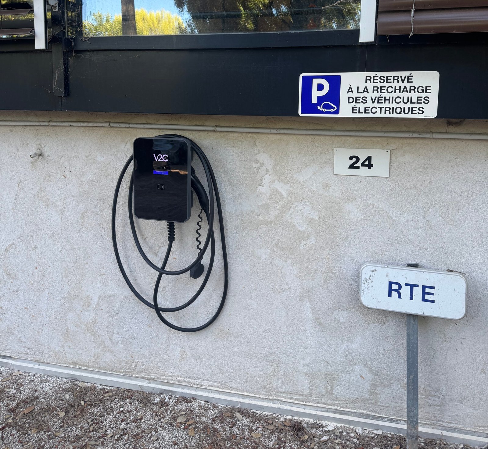 Bornes de recharge pour véhicules électriques – expertise IRVE